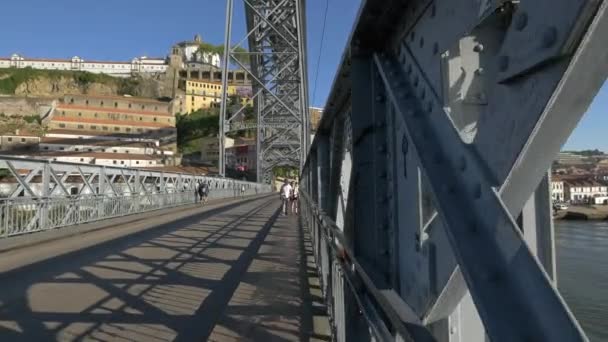 Pessoas Caminhando Ponte Luis Porto — Vídeo de Stock