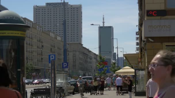 Gedränge Auf Aleje Jerozolimskie Der Nähe Von Novotel Hotel — Stockvideo