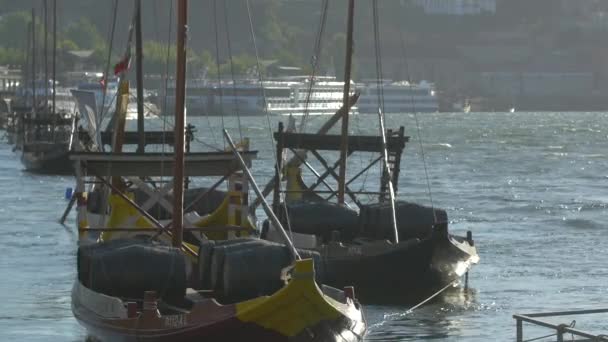 Barcos Ancorados Flutuando Rio — Vídeo de Stock