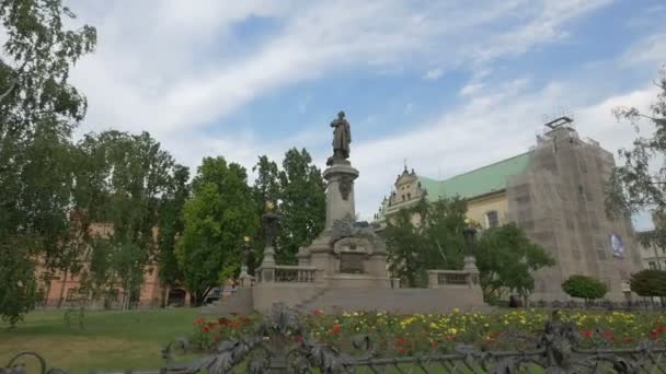 Estátua Adam Mickiewicz Hoovera Park — Vídeo de Stock