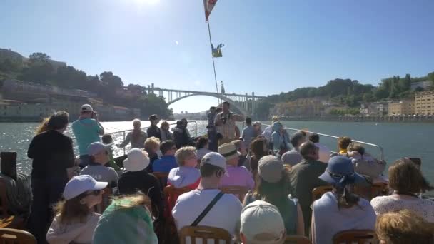 Ludzie Wybierający Się Wycieczkę Łodzią Porto — Wideo stockowe