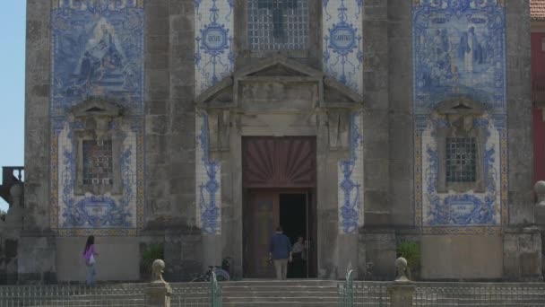 Die Fassade Der Kirche San Ildefonso Porto — Stockvideo