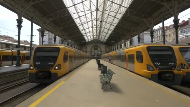 Züge Bahnhof Sao Bento Porto — Stockvideo