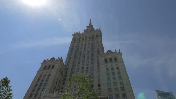 文化科学宮殿の上に輝く太陽 — ストック動画