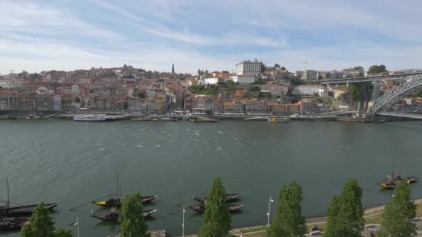 Båtar Och Byggnader Porto — Stockvideo