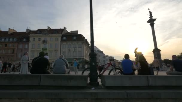 Τουρίστες Στην Πλατεία Κάστρο Ένα Ηλιόλουστο Απόγευμα — Αρχείο Βίντεο