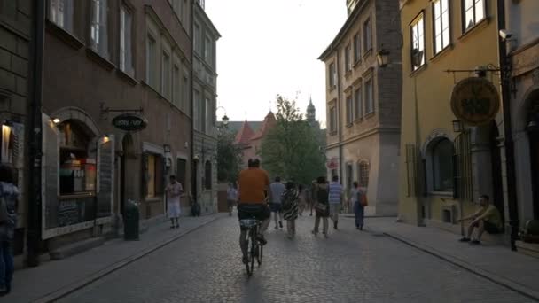 Turistas Calle Nowomiejska — Vídeos de Stock