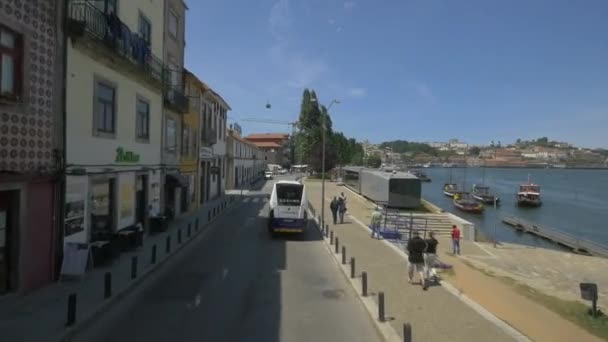 Trafic Routier Sur Une Route Bord Eau — Video