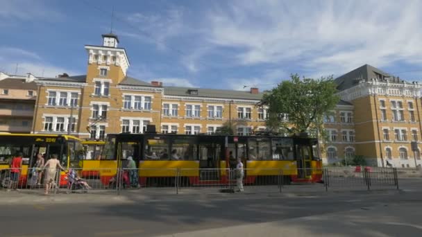 Tramwaje Alei Solidarności Warszawa — Wideo stockowe