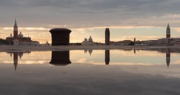 베네치아 석호의 티엘라 — 비디오