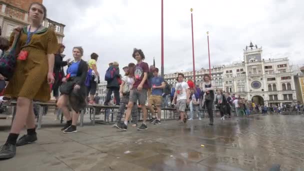 Passeggiate Piazza San Marco Durante Inondazioni — Video Stock