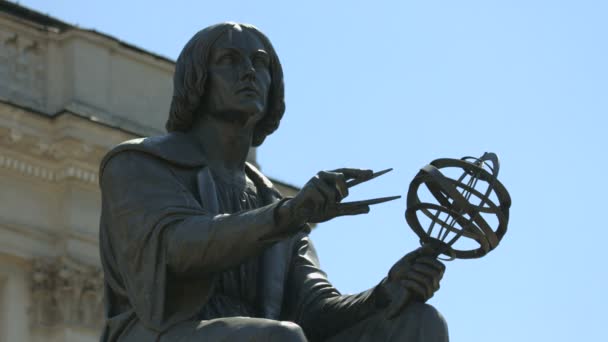 Blick Auf Die Statue Des Kopernikus — Stockvideo