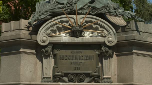 Placa Estátua Adam Mickiewicz — Vídeo de Stock