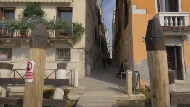 Narrow Street Waterfront — Stock Video