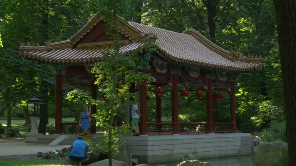 Turistas Pabellón Pagoda — Vídeos de Stock