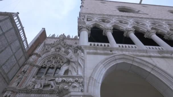 Alacsony Látószögű Kilátás Palazzo Ducale — Stock videók