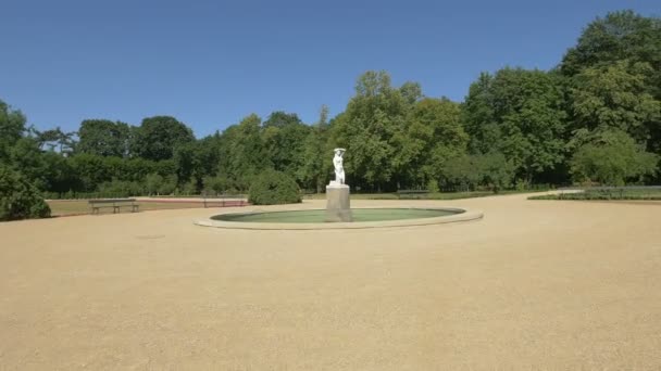 Lazienki Parkı Ndaki Rzeba Jutrzenka Çeşme Heykeli — Stok video