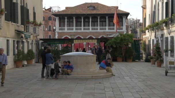 Passeggiate Campo Santa Sofia — Video Stock