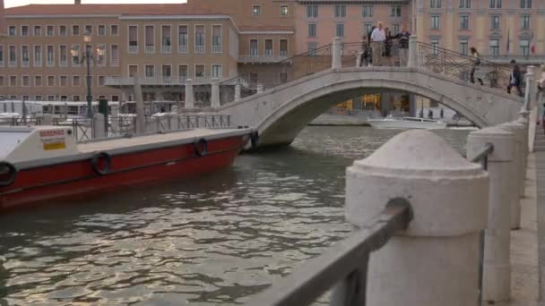 Een Van Venetiaanse Bruggen — Stockvideo