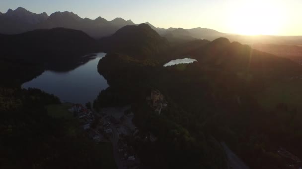 Luftaufnahme Des Dorfes Hohenschwangau Bei Sonnenuntergang — Stockvideo