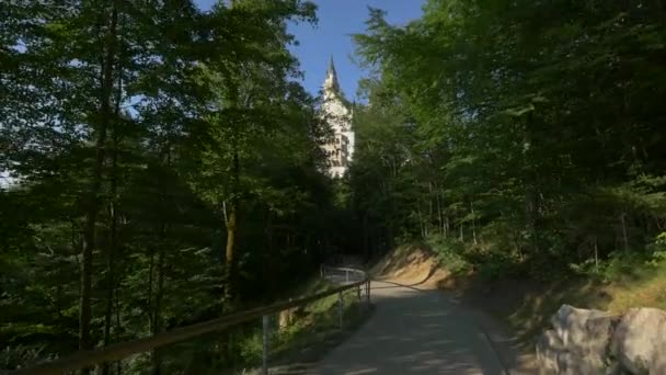 Allee Führt Zum Schloss Neuschwanstein — Stockvideo