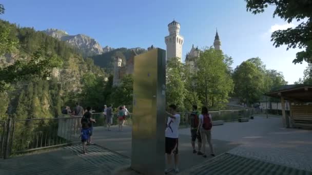 纽什万斯坦城堡的游客 — 图库视频影像