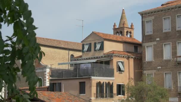 Edifícios Antigos Torre Telhado Pontiagudo — Vídeo de Stock