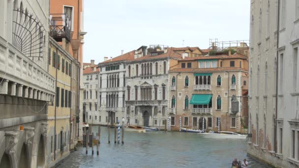 Каналы Здания Венеции — стоковое видео