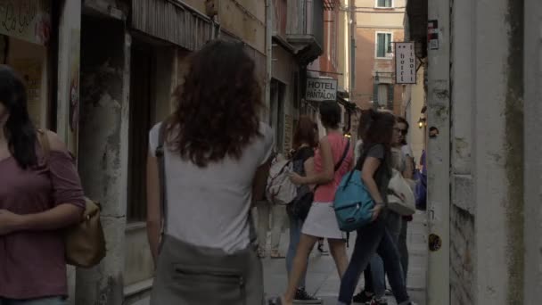 Caminhando Calle Crosera — Vídeo de Stock