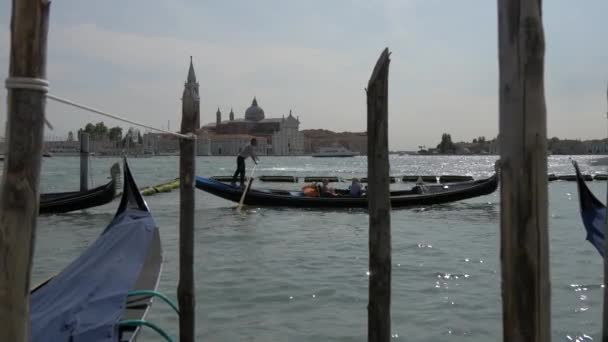 Laguna Veneciana Con Góndolas Barcos — Vídeos de Stock