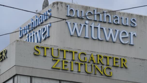 Namnskyltar Buchhaus Wittwer Och Stuttgarter Zeitung — Stockvideo