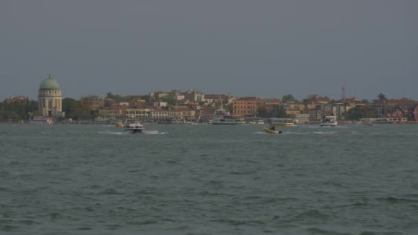 Laguna Veneta Con Barcos — Vídeos de Stock