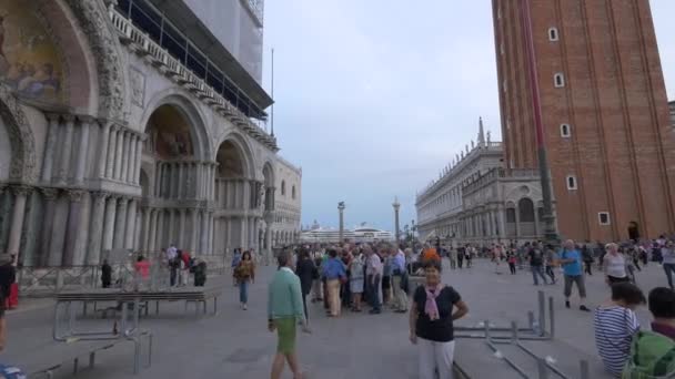 Visitando Piazza San Marco — Vídeo de Stock
