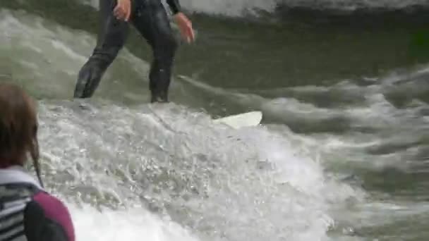 Gros Plan Homme Avec Maillot Bain Noir Surf — Video