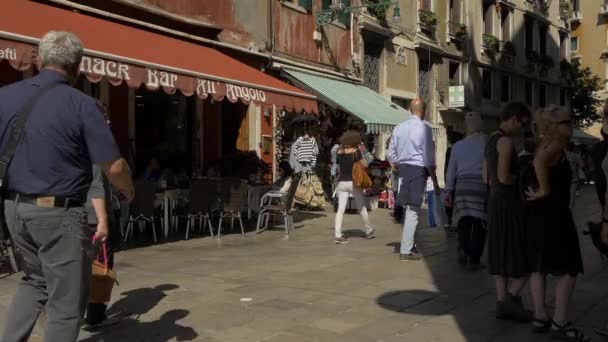 Περπατώντας Στο Campiello Santo Stefano — Αρχείο Βίντεο
