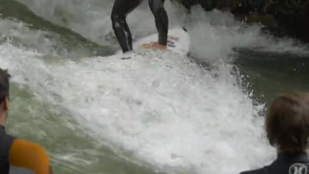 Närbild Surfarens Ben — Stockvideo