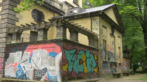 Immeuble Avec Graffiti Dans Ville — Video