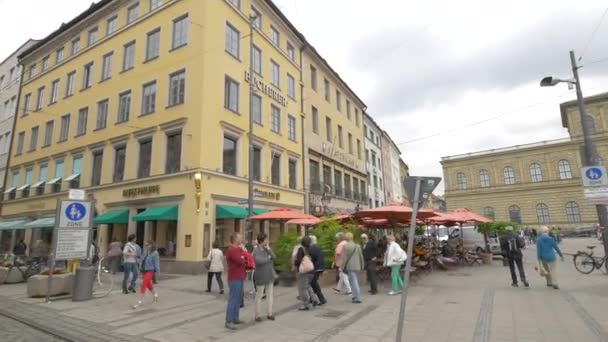 Utomhusrestaurang Max Joseph Platz — Stockvideo