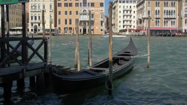 Góndola Amarrada Venecia Italia — Vídeos de Stock