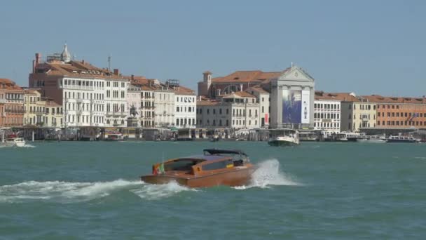 Wooden Boat Sailing Grand Canal — Stock Video