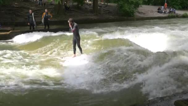 Surf Sull Eisbach — Video Stock