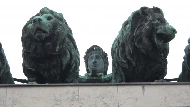 Estatuas Leones Cima Del Siegestor — Vídeos de Stock