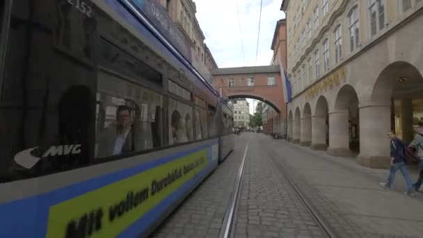 Tram Roulant Sur Maffeistrasse — Video