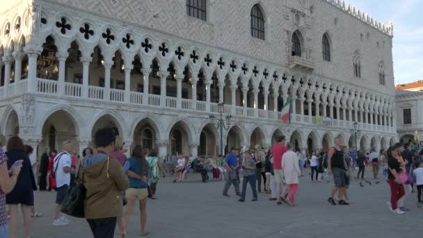 Turisták Doge Palotában — Stock videók