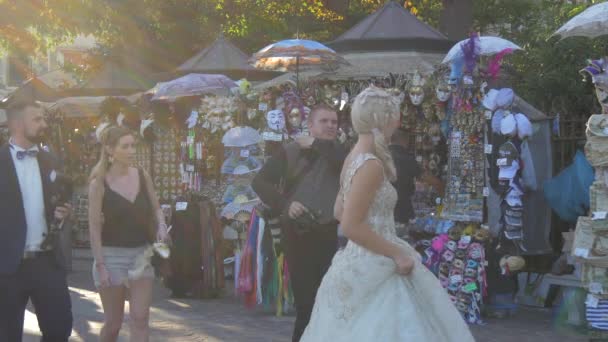 Bride Groom Walking Souvenir Stalls — Stock Video