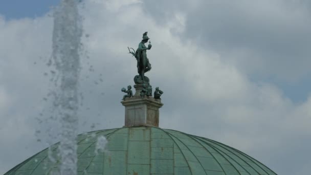 Statues Sur Dessus Temple Diane — Video