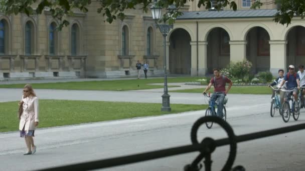 Vista Pessoas Andando Bicicleta — Vídeo de Stock