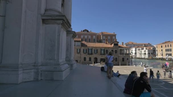 Χαλαρωτικό Στη Βασιλική Της Santa Maria Della Salute Σκάλες — Αρχείο Βίντεο