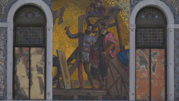 Vergoldetes Gemälde Auf Dem Palazzo Mula Morosini — Stockvideo