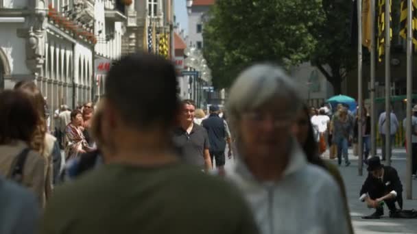 Pessoas Andando Cidade — Vídeo de Stock